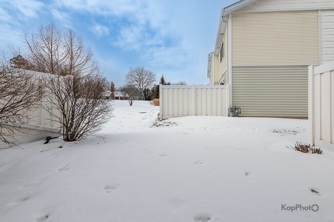 Building Photo - 102 N Waterford Dr