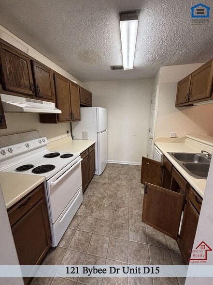 Building Photo - 121 Bybee Dr