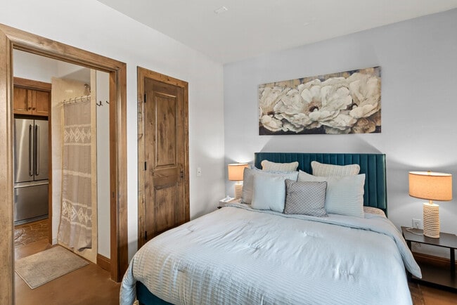 Building Photo - 4955 Hidden Hollow Rd