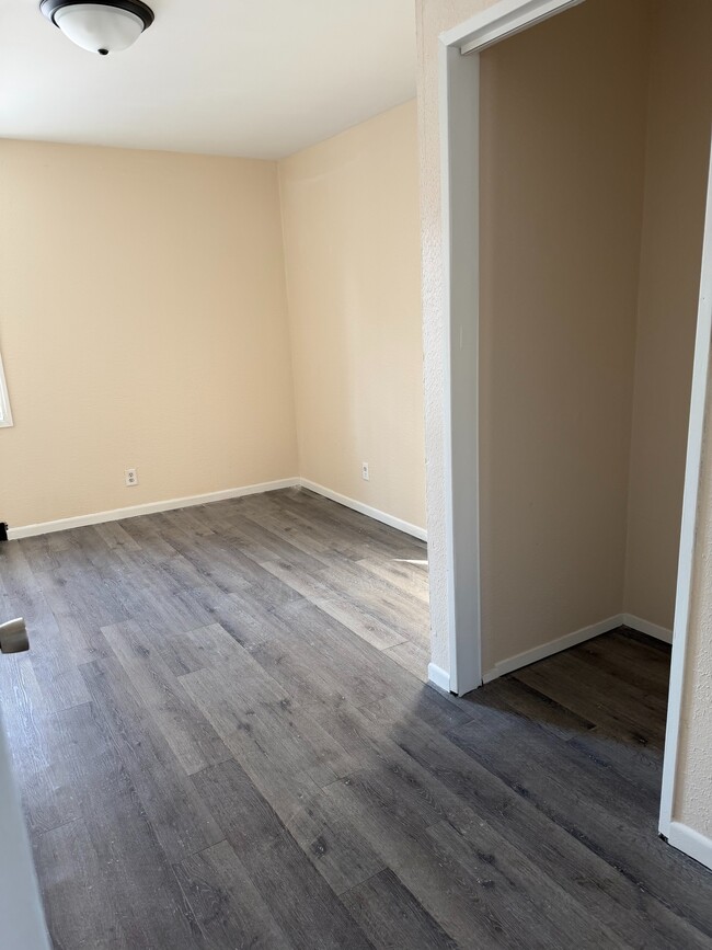 Building Photo - 458 S Float Ave