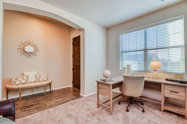 Building Photo - Beautiful East side House 3 Bed