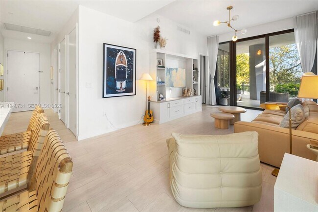 Building Photo - 2831 S Bayshore Dr