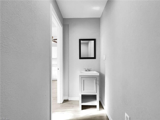 Building Photo - Charming & Fully Updated 4-Bedroom Home – ...
