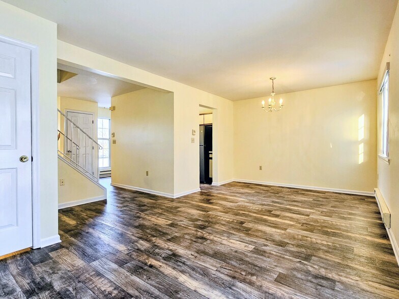 Building Photo - 38 Brookfield Rd