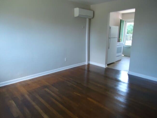 Building Photo - 2BD/1BA Townhome In Hickory