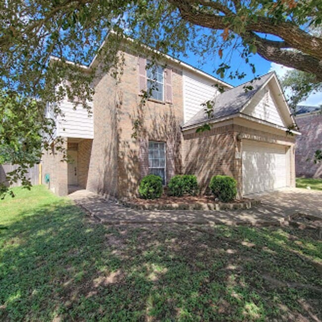 Building Photo - Well-Maintained Home with Spacious Layout ...