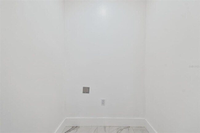 Building Photo - 8708 Thornwood Ln