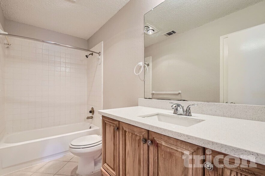 Building Photo - 6305 Meadowglen Dr