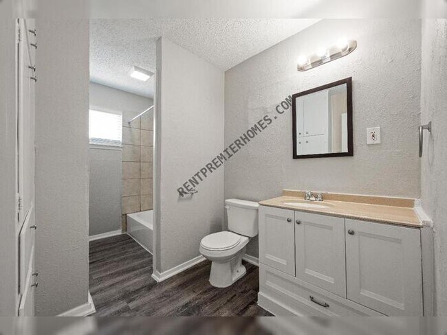 Building Photo - 5413 Odessa Ave