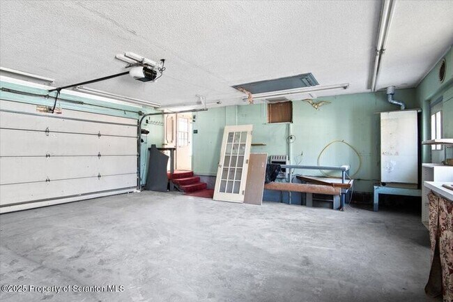 Building Photo - 134 Lampman St