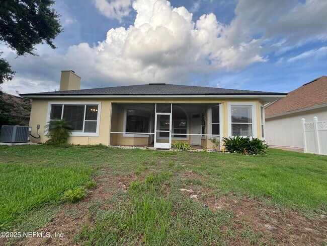 Building Photo - 1704 Tall Tree Dr E