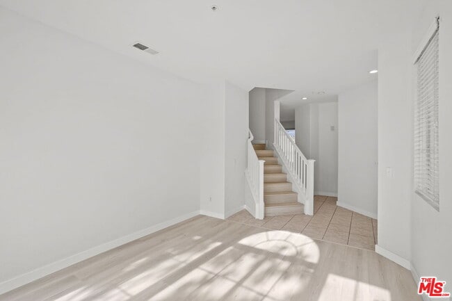 Building Photo - 16850 Merion Ln