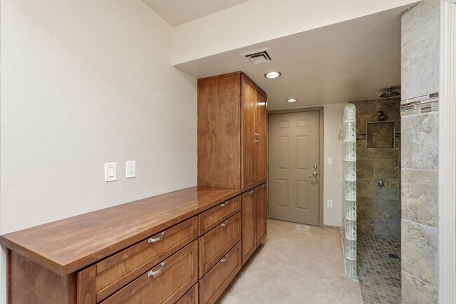 Building Photo - Pending/ Rented - Refined Desert Living in the Catalina Foothills