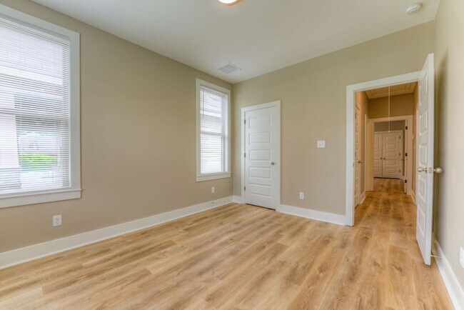 Building Photo - Newer construction home within walking dis...