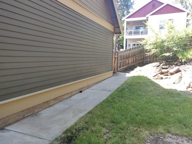 Building Photo - Charming 3x2.5 Modern Craftsman Home in NW Crossing with Private Backyard Oasis and Bonus Room Up...