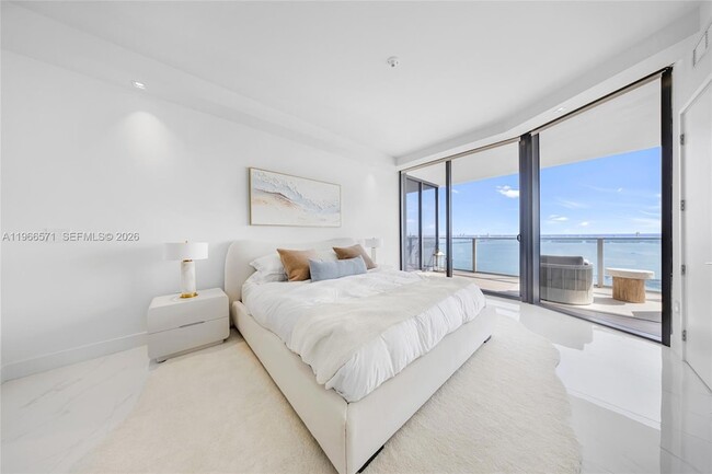 Building Photo - 700 NE 24th St