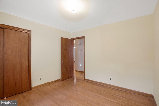 Building Photo - 709 Ellsworth Ave