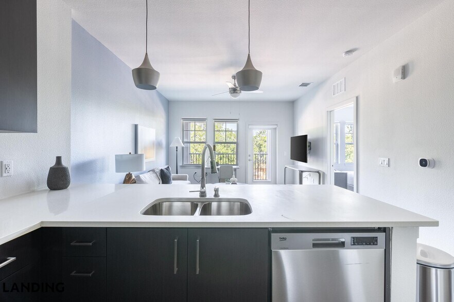 Building Photo - 1225 Utica Dr