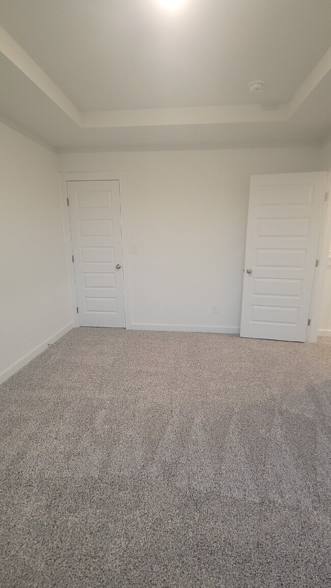 Building Photo - "Charming 3-Bed Townhouse Retreat with Granite Elegance in Prime Huntsville Location!"