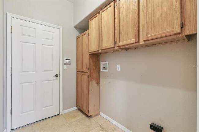 Building Photo - 237 Strathmore Cir