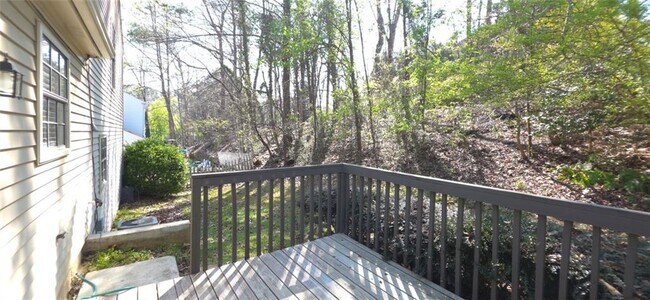 Building Photo - 330 Knoll Ridge Ct