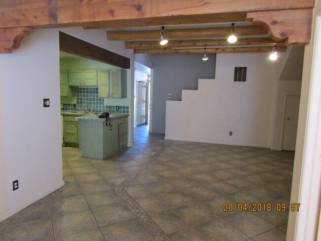 Building Photo - 701 Indian Hollow Rd