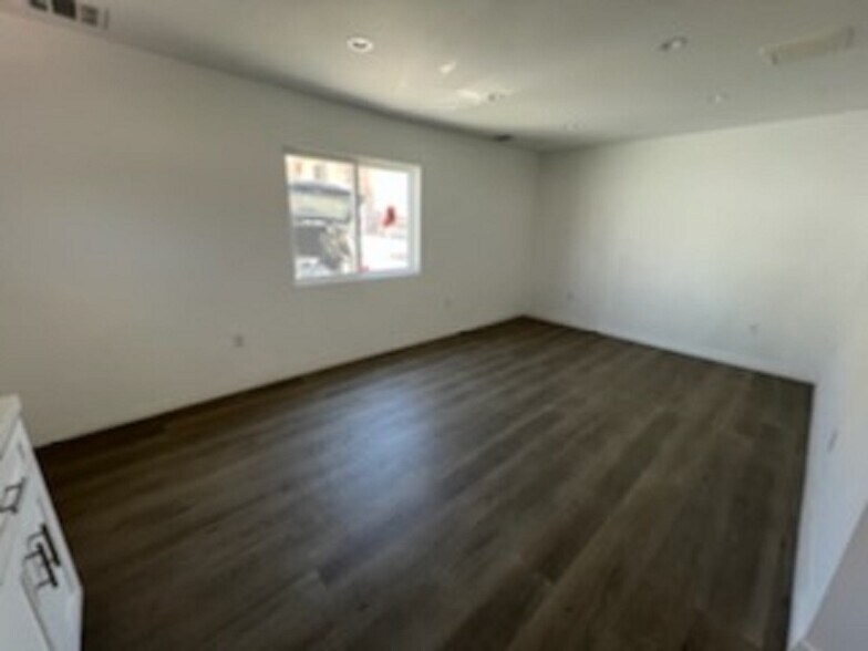 Building Photo - 10435 Las Lunitas Ave