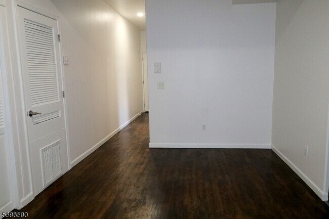 Building Photo - 14 Gouverneur St