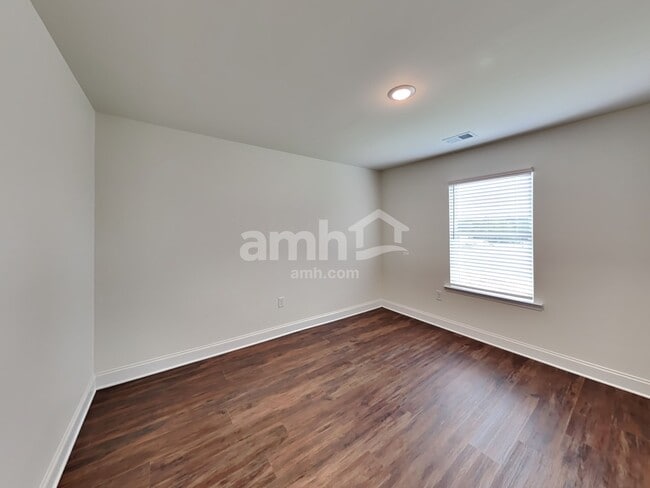Building Photo - 129 Pecan Dr