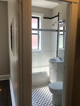 Building Photo - 66 Queensberry St