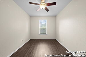 Building Photo - 220 Hinge Creek