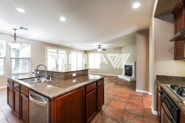 Building Photo - 1014 Waterford Dr