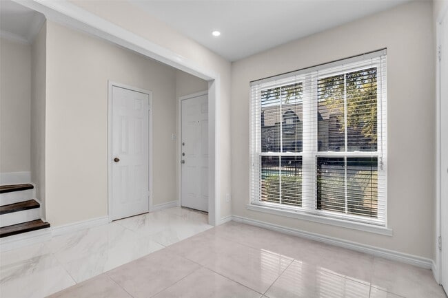 Building Photo - 14715 Barryknoll Ln