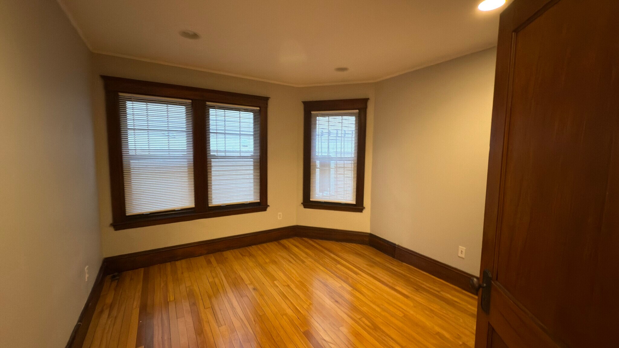 Building Photo - 11 Story St