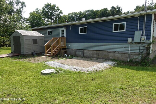 Building Photo - 844 Burden Lake Rd