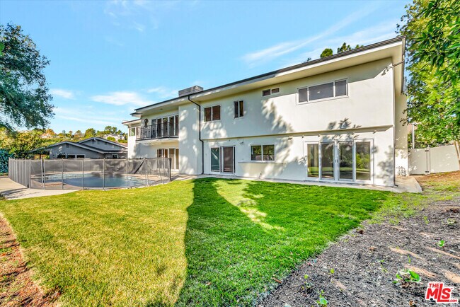 Building Photo - 16608 Park Ln Cir