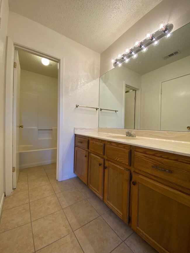 Building Photo - Duplex