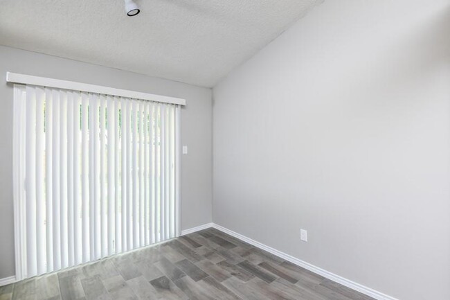 Building Photo - 1408 Sheffield Ct