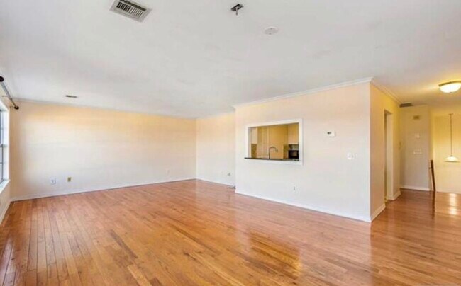 Building Photo - 32 Bergen Ridge Rd