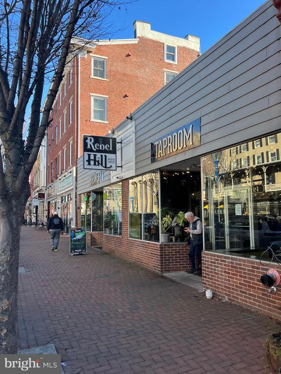 Building Photo - 316 Bridge St