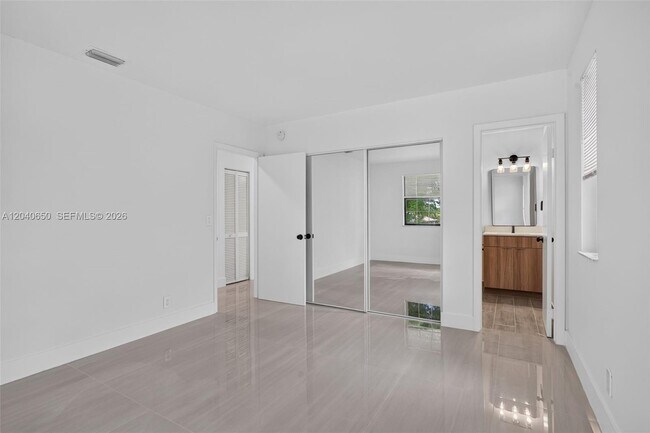 Building Photo - 2830 Coral Springs Dr