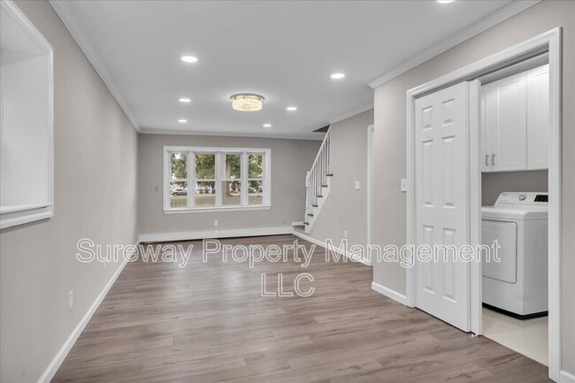Building Photo - 2480 Monmouth Rd