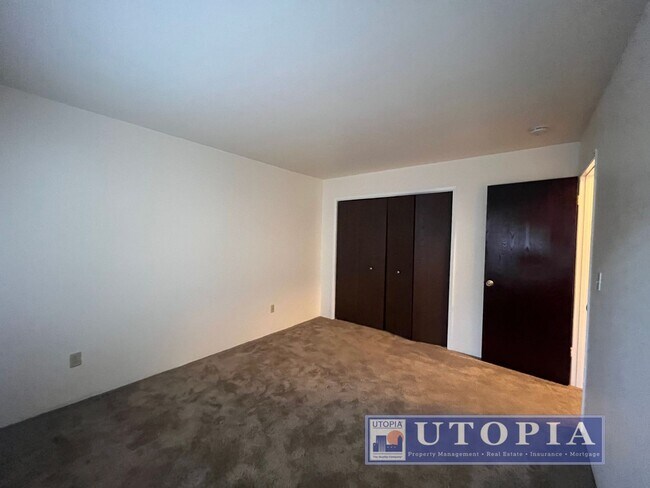 Building Photo - 136 Market St