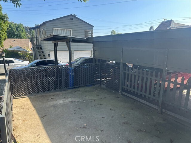 Building Photo - 1808 Oakwood Ave