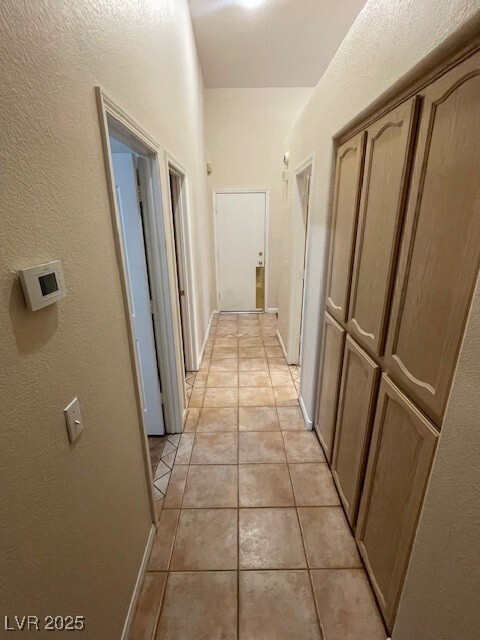 Building Photo - 9011 W Viking Rd