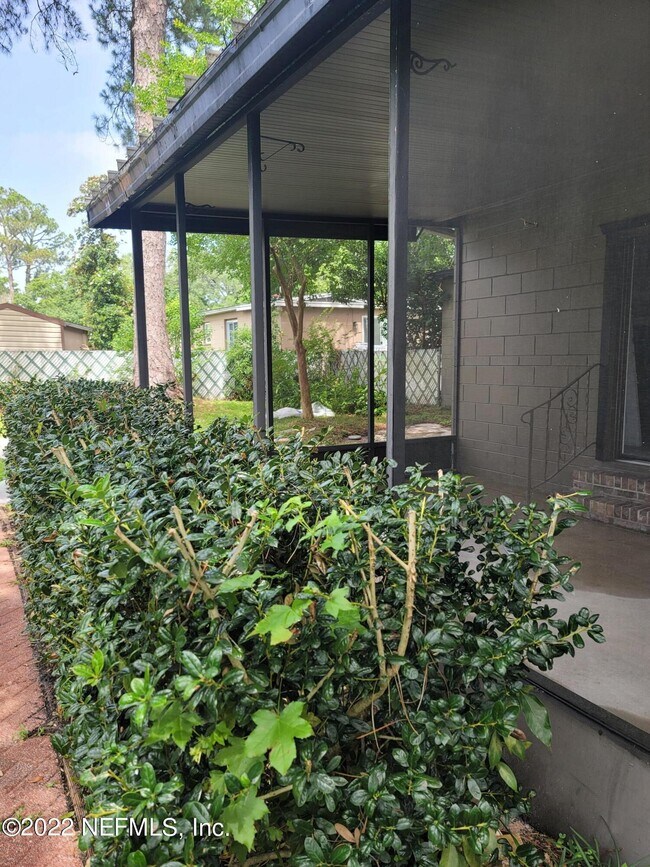 Building Photo - 6442 Ballejo Ct N