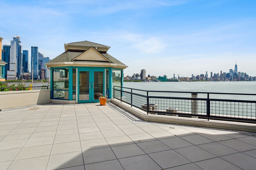 Building Photo - 600 Harbor