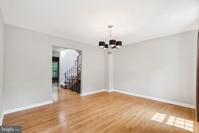 Building Photo - 214 James Thurber Ct