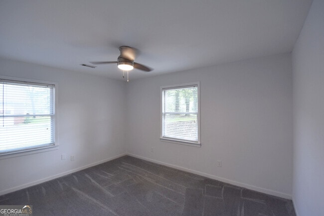 Building Photo - 98 Woodvalley Dr