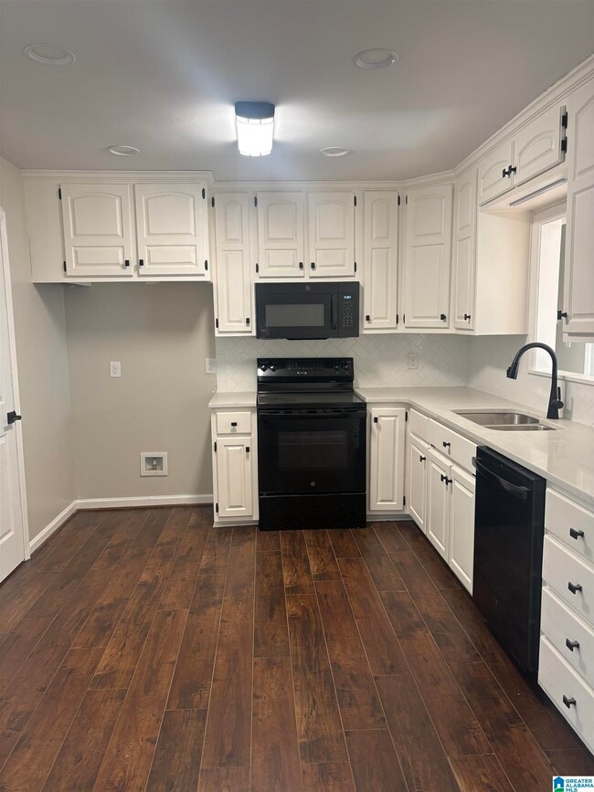 Building Photo - 8227 Country Cir